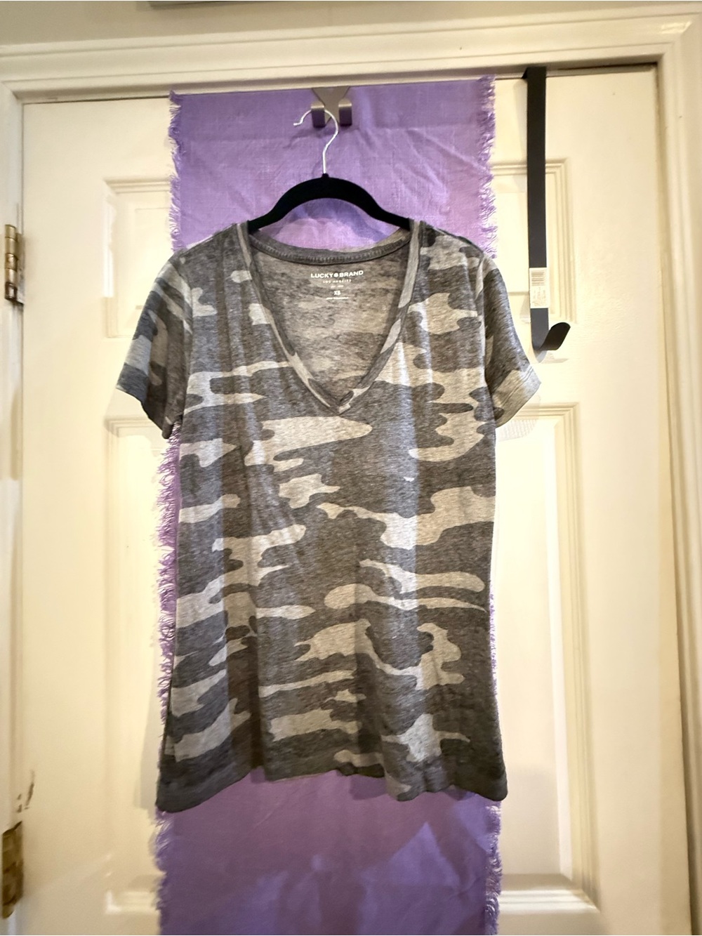 Lucky Brand Gray Camo V-Neck Short Sleeve Tee